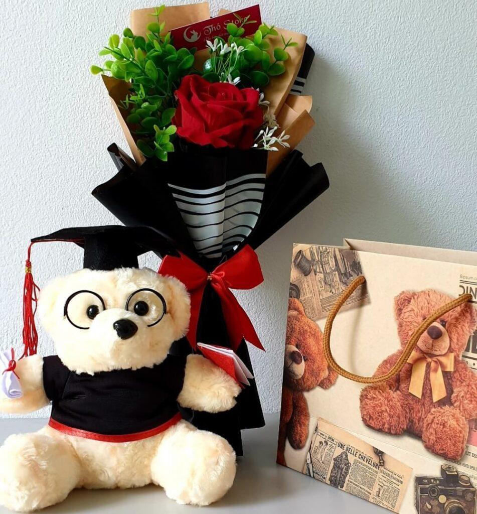 gấu bông tốt nghiệp