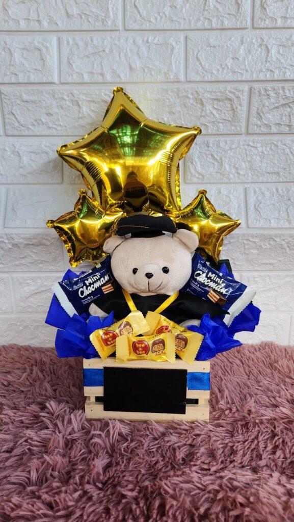 gấu tốt nghiệp