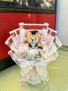 gấu tốt nghiệp